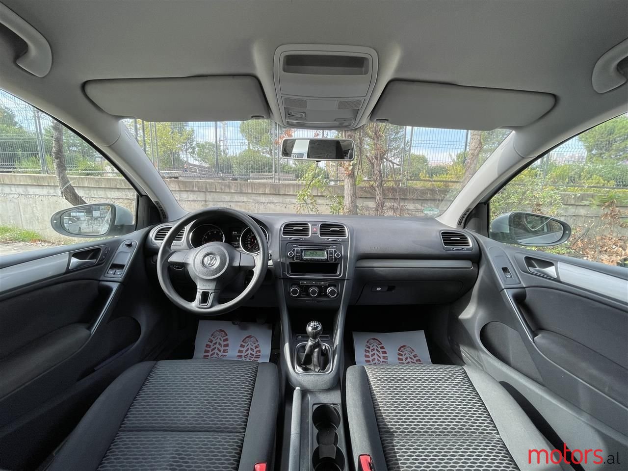 2009' Volkswagen Golf photo #5