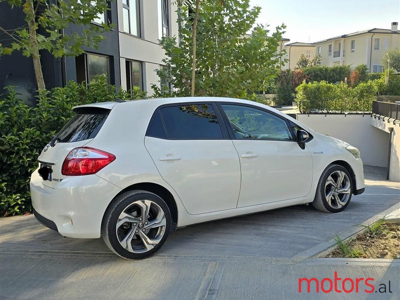 2011' Toyota Auris photo #6