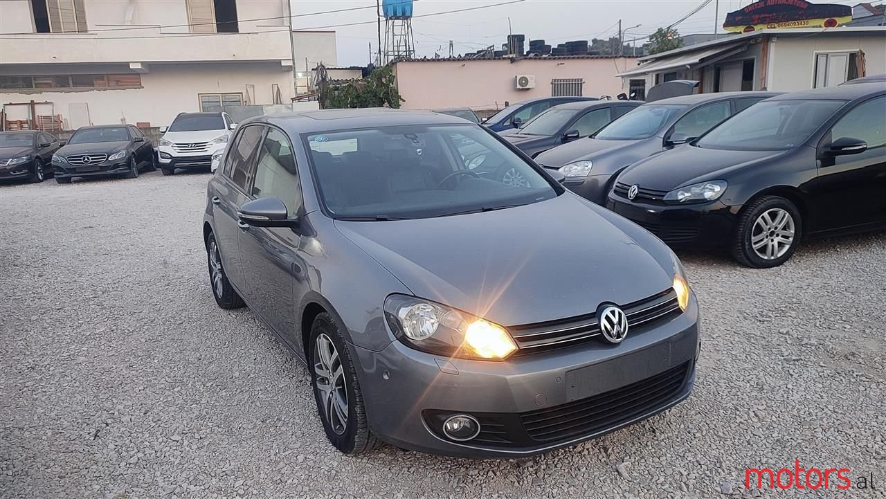 2010' Volkswagen Golf photo #2