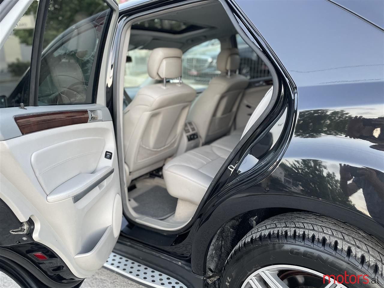 2011' Mercedes-Benz ML 55 AMG photo #5