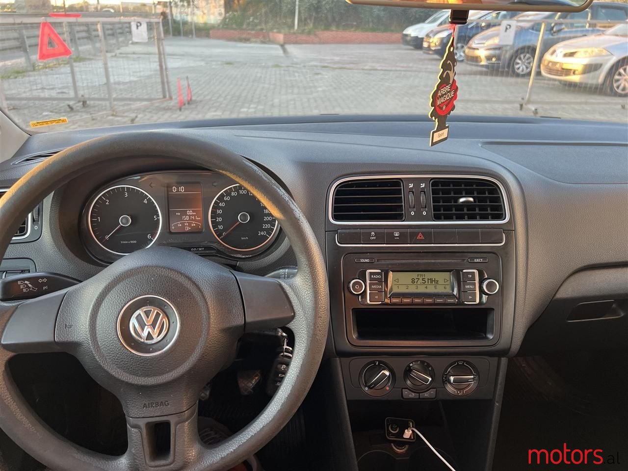 2011' Volkswagen Polo photo #4