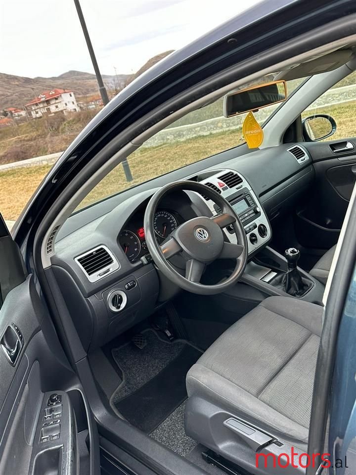 2004' Volkswagen Golf photo #5