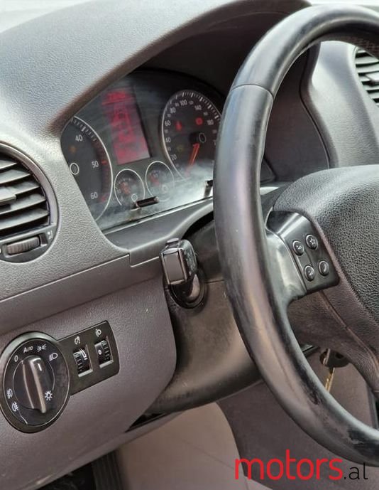 2010' Volkswagen Caddy photo #3