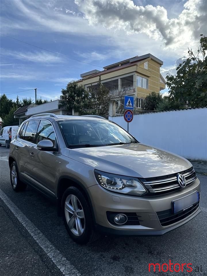 2012' Volkswagen Tiguan photo #5