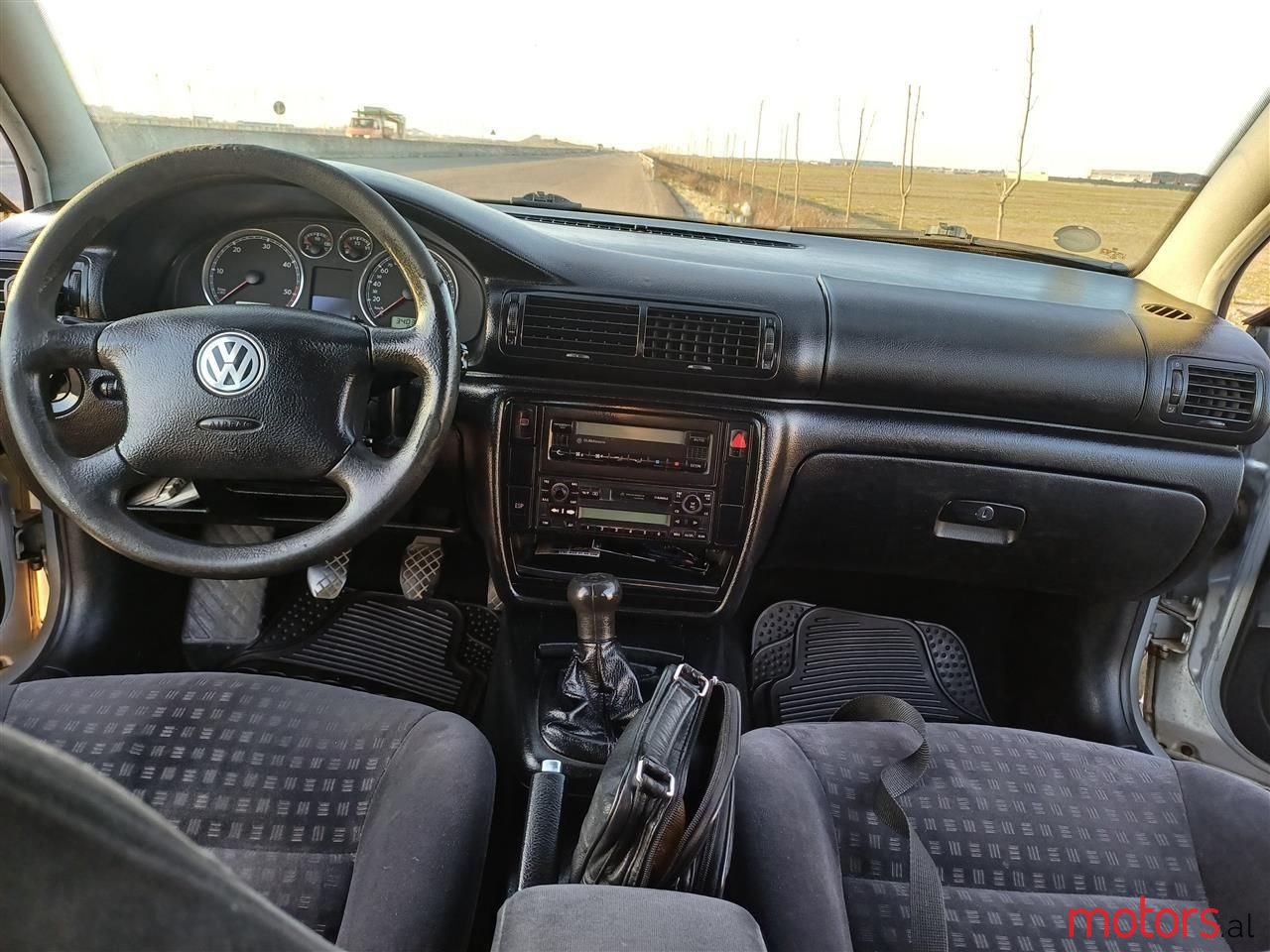 2003' Volkswagen Passat photo #2