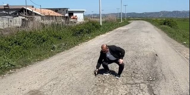 “Shiko o Llamallar, ka qenë dhe Nufi çufi këtu”, Korreshi denoncon gjenden e rrugëve në Divjakë