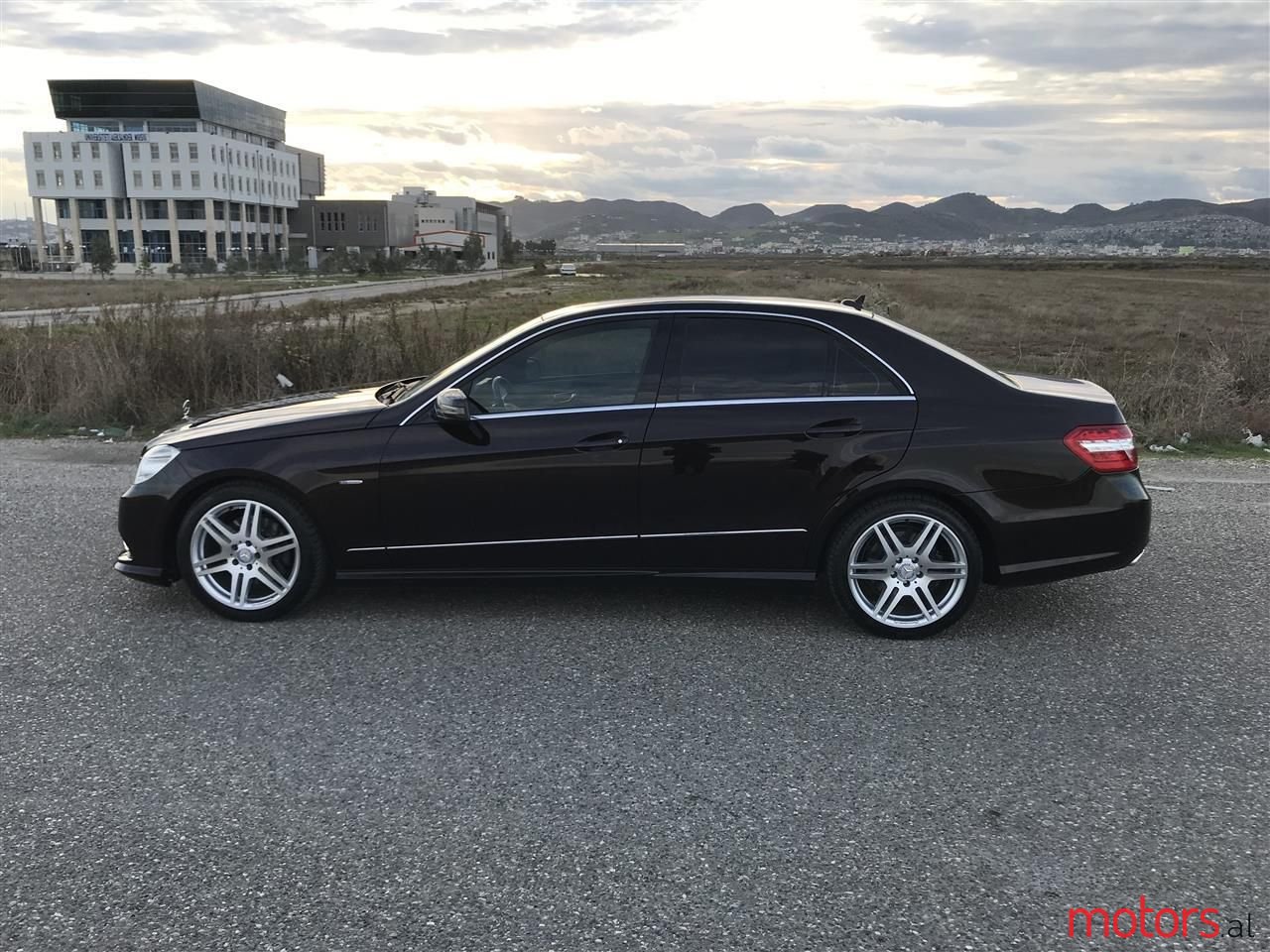 2010' Mercedes-Benz E 350 photo #3