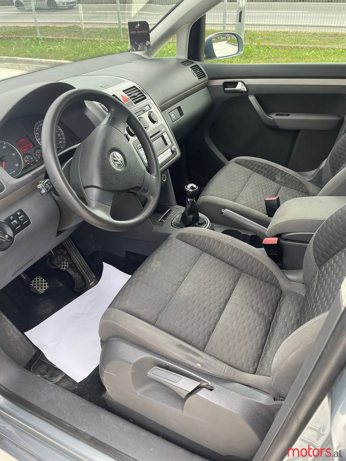 2007' Volkswagen Touran photo #3