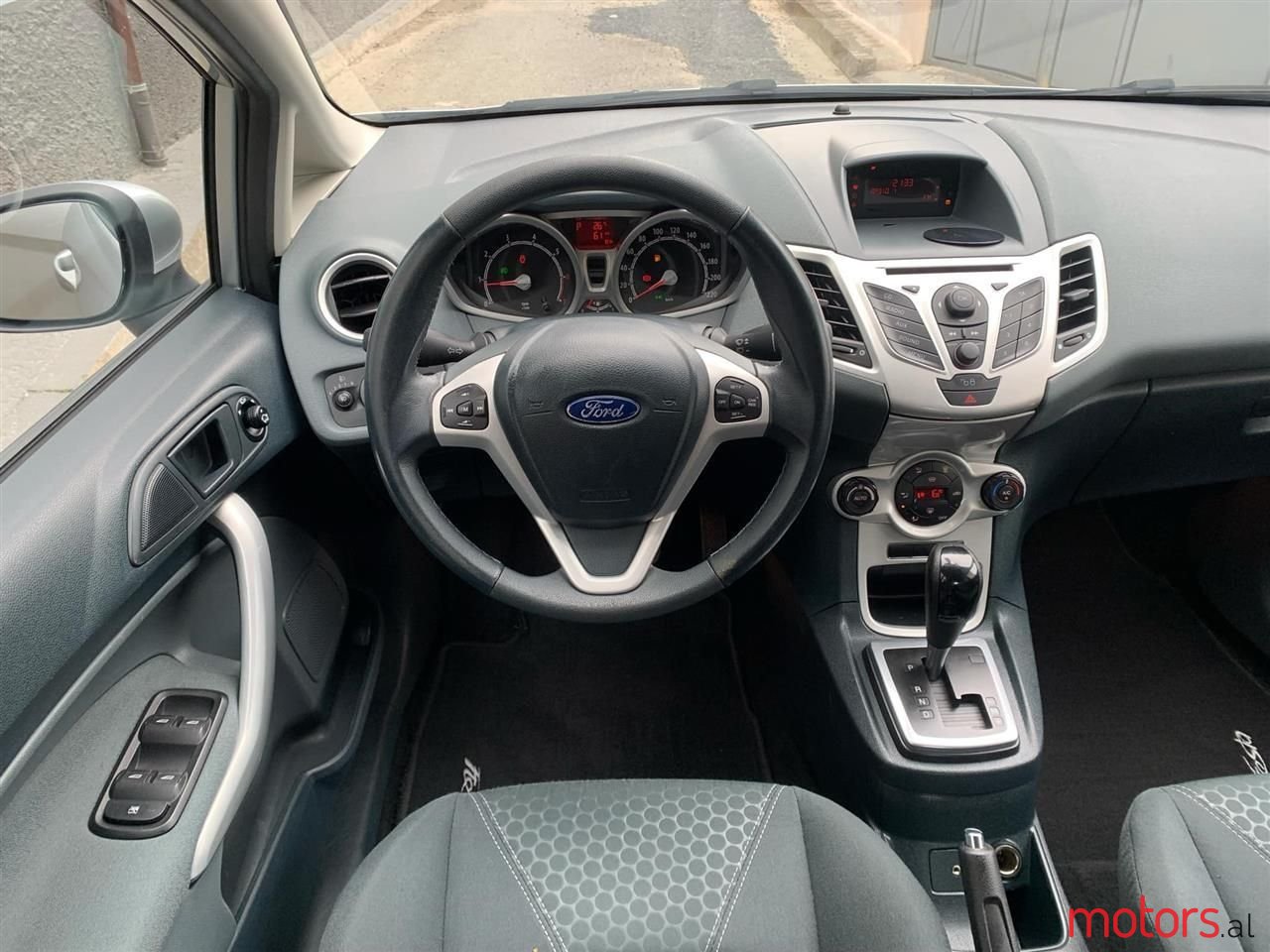 2010' Ford Fiesta photo #2