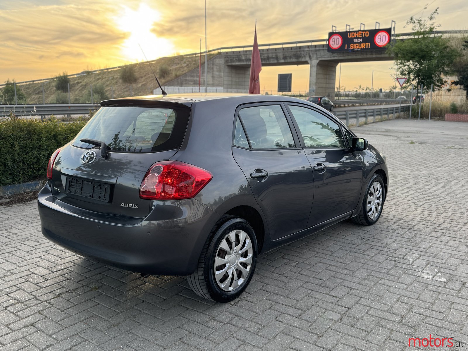 2008' Toyota Auris photo #4