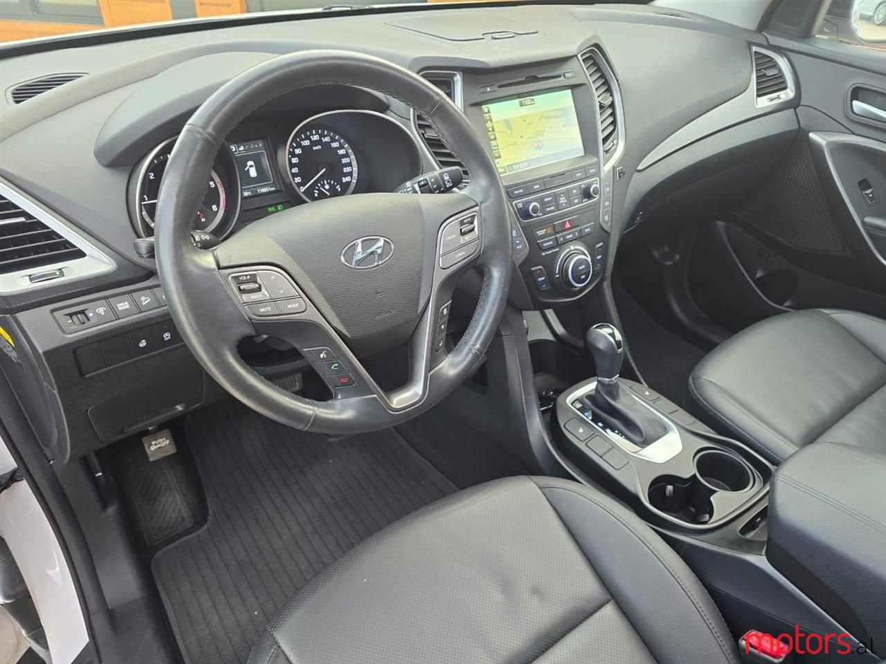 2016' Hyundai Santa Fe photo #6