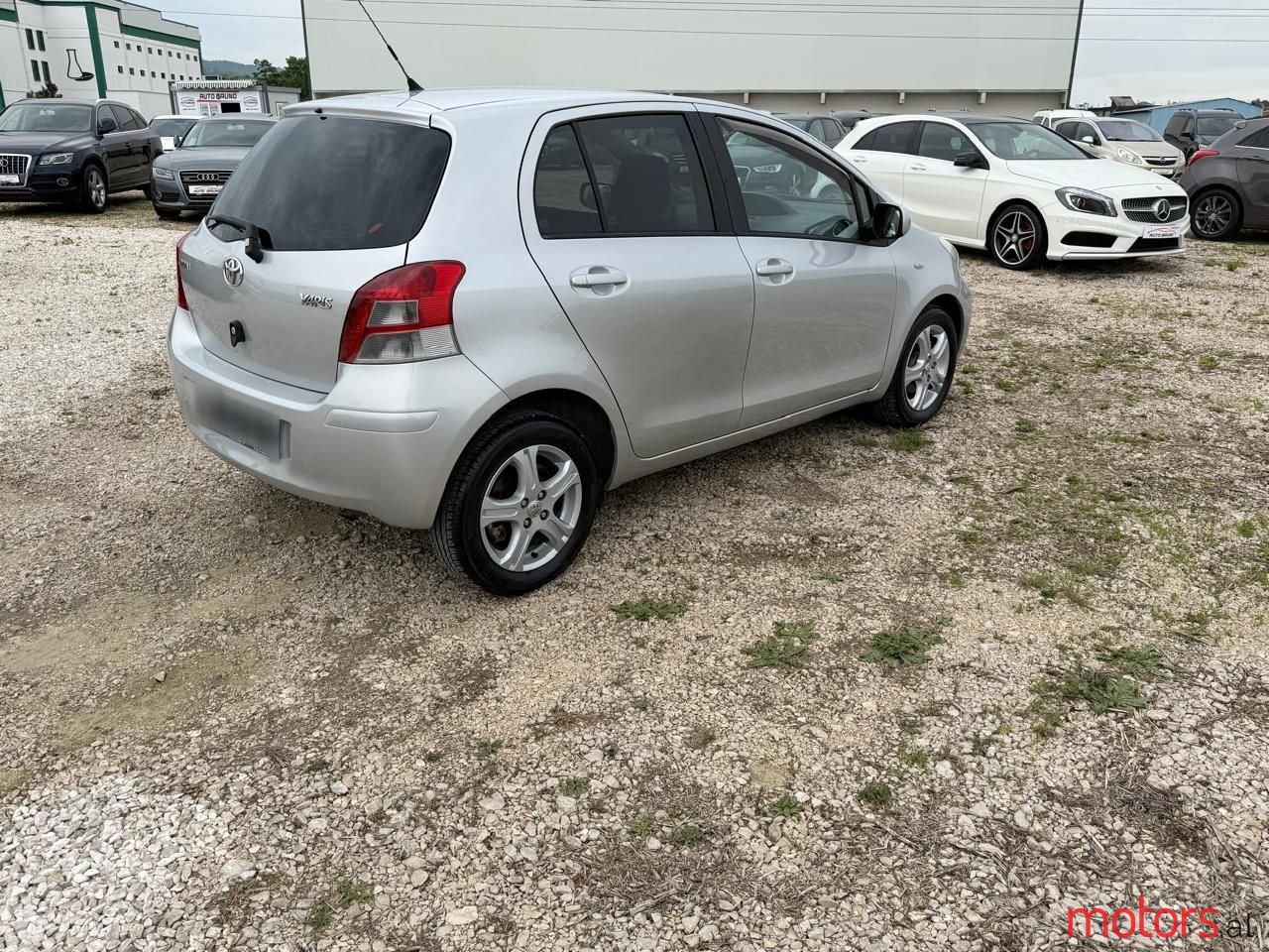 2011' Toyota Yaris photo #1