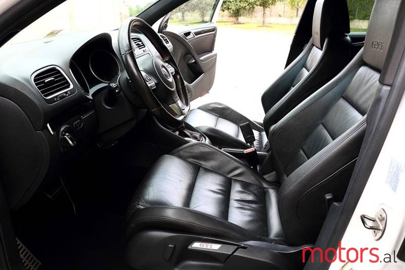 2010' Volkswagen Golf GTI photo #3