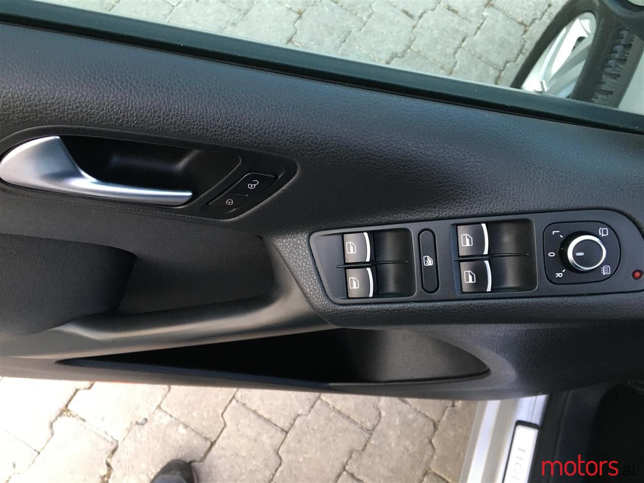 2012' Volkswagen Tiguan photo #5