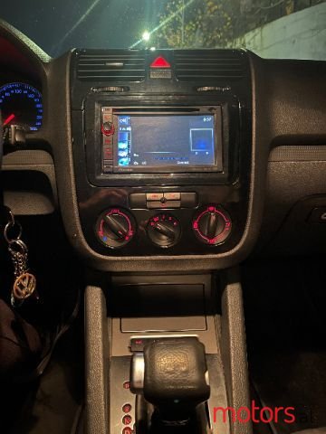 2008' Volkswagen Golf photo #5