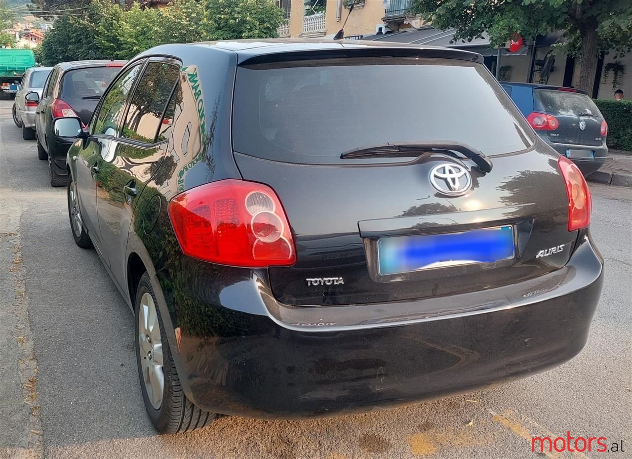 2008' Toyota Auris photo #5