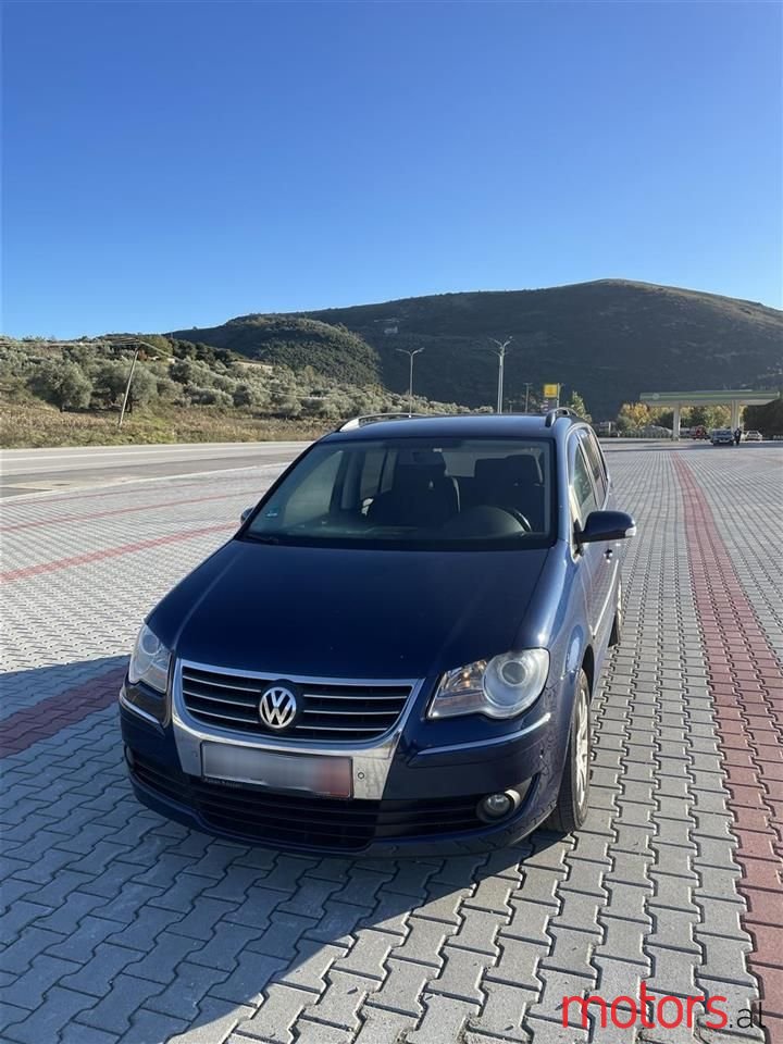 2008' Volkswagen Touran photo #4