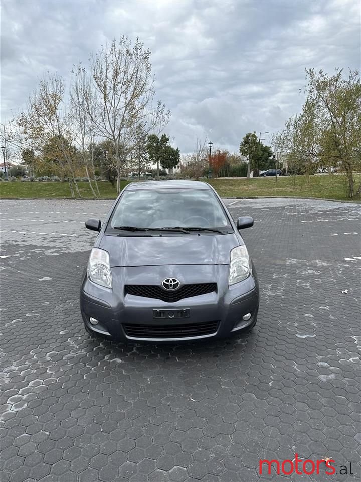 2010' Toyota Yaris photo #2