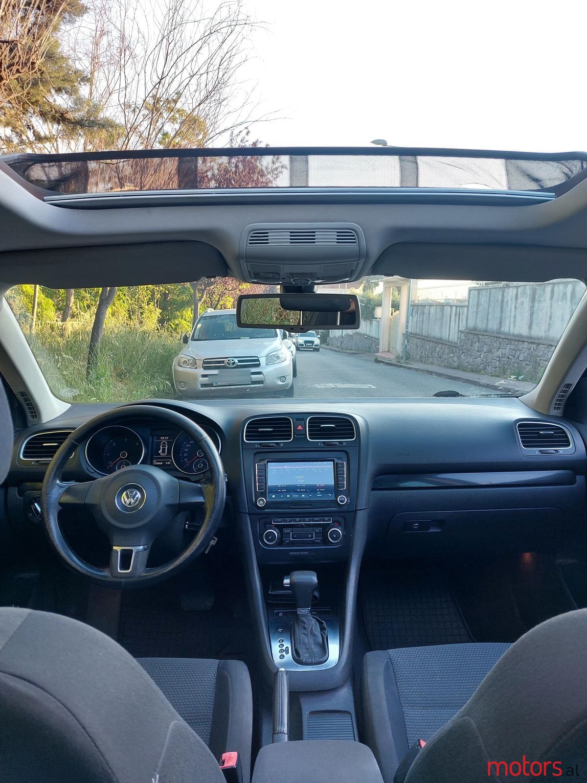 2010' Volkswagen Golf photo #4