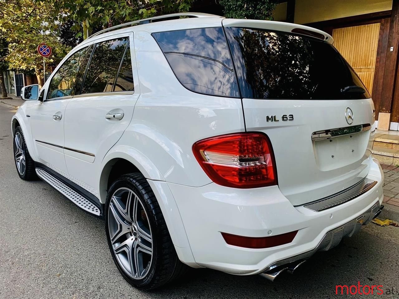 2010' Mercedes-Benz ML 63 AMG photo #4