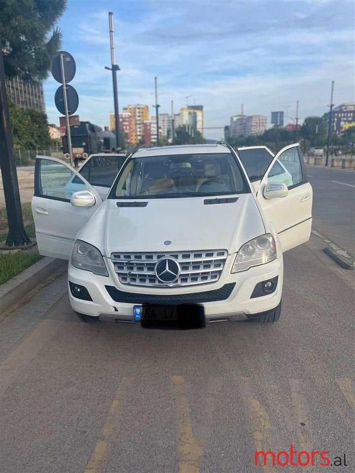 2010' Mercedes-Benz ML 320 photo #1