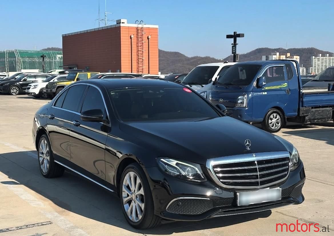 2017' Mercedes-Benz E 220 photo #6