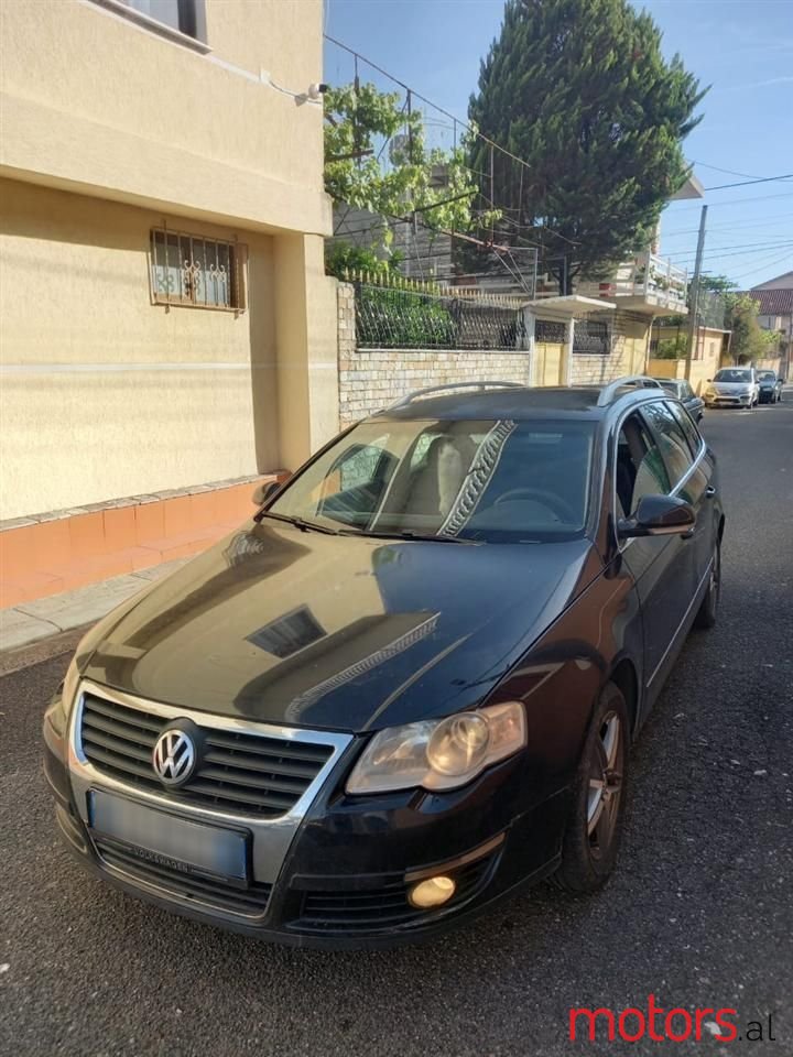 2005' Volkswagen Passat photo #2
