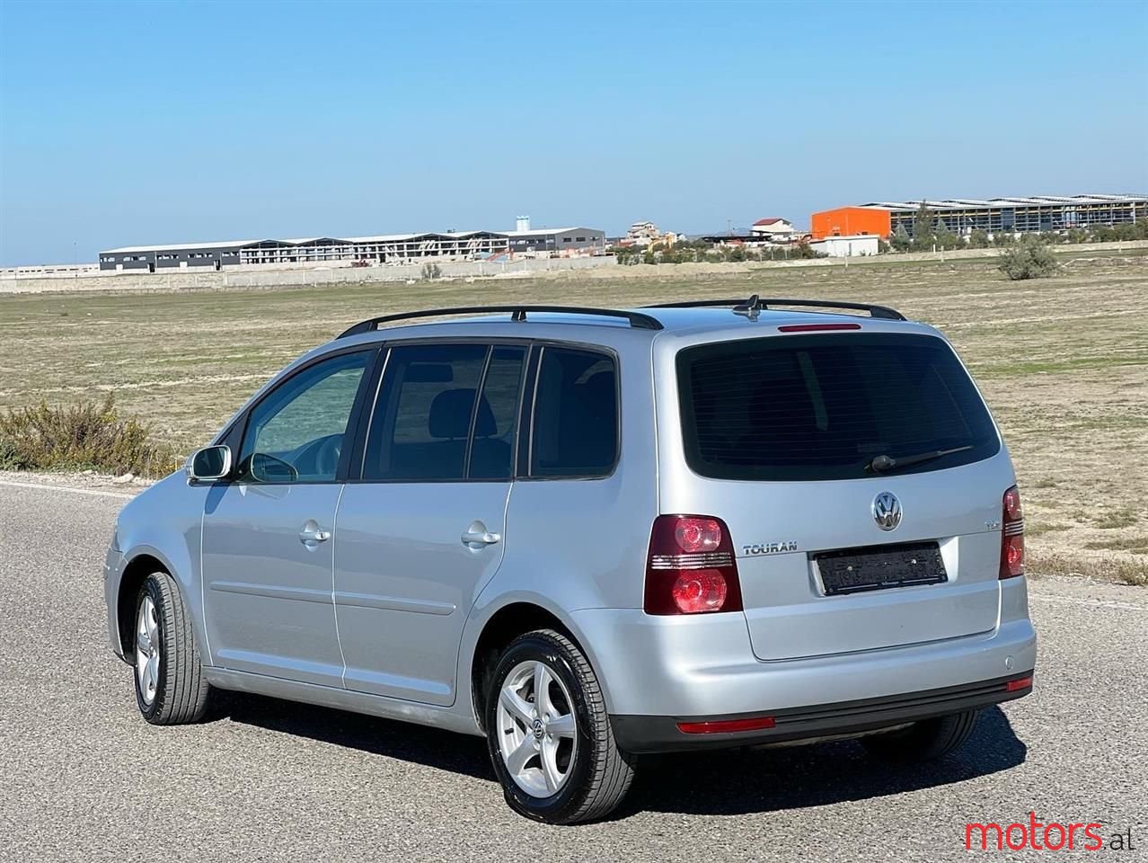 2008' Volkswagen Touran photo #2