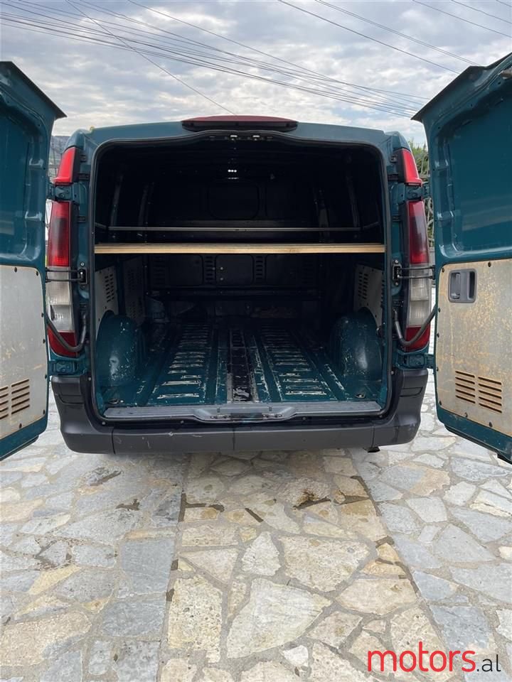 2005' Mercedes-Benz 220 photo #5