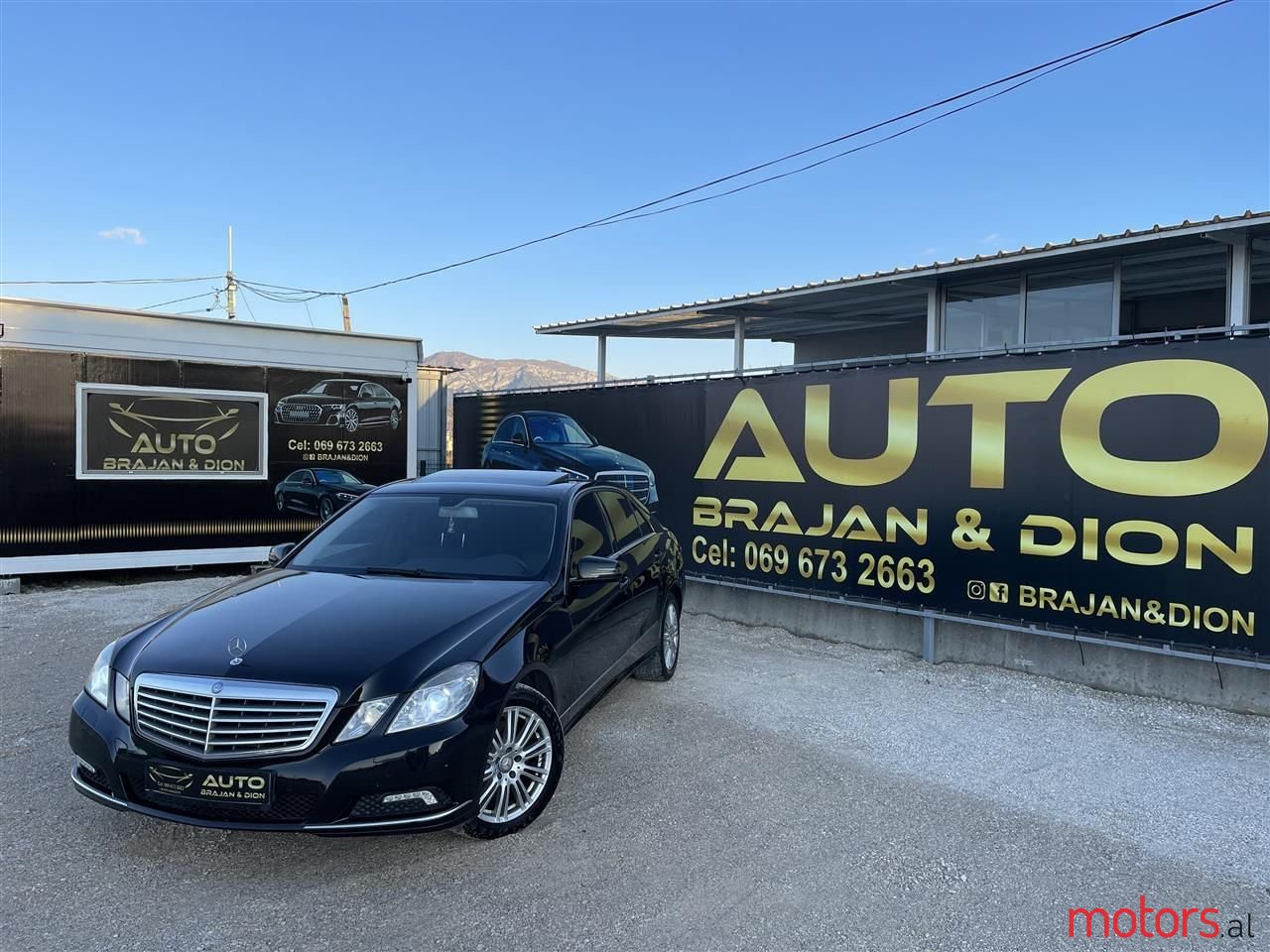 2011' Mercedes-Benz E 300 photo #3