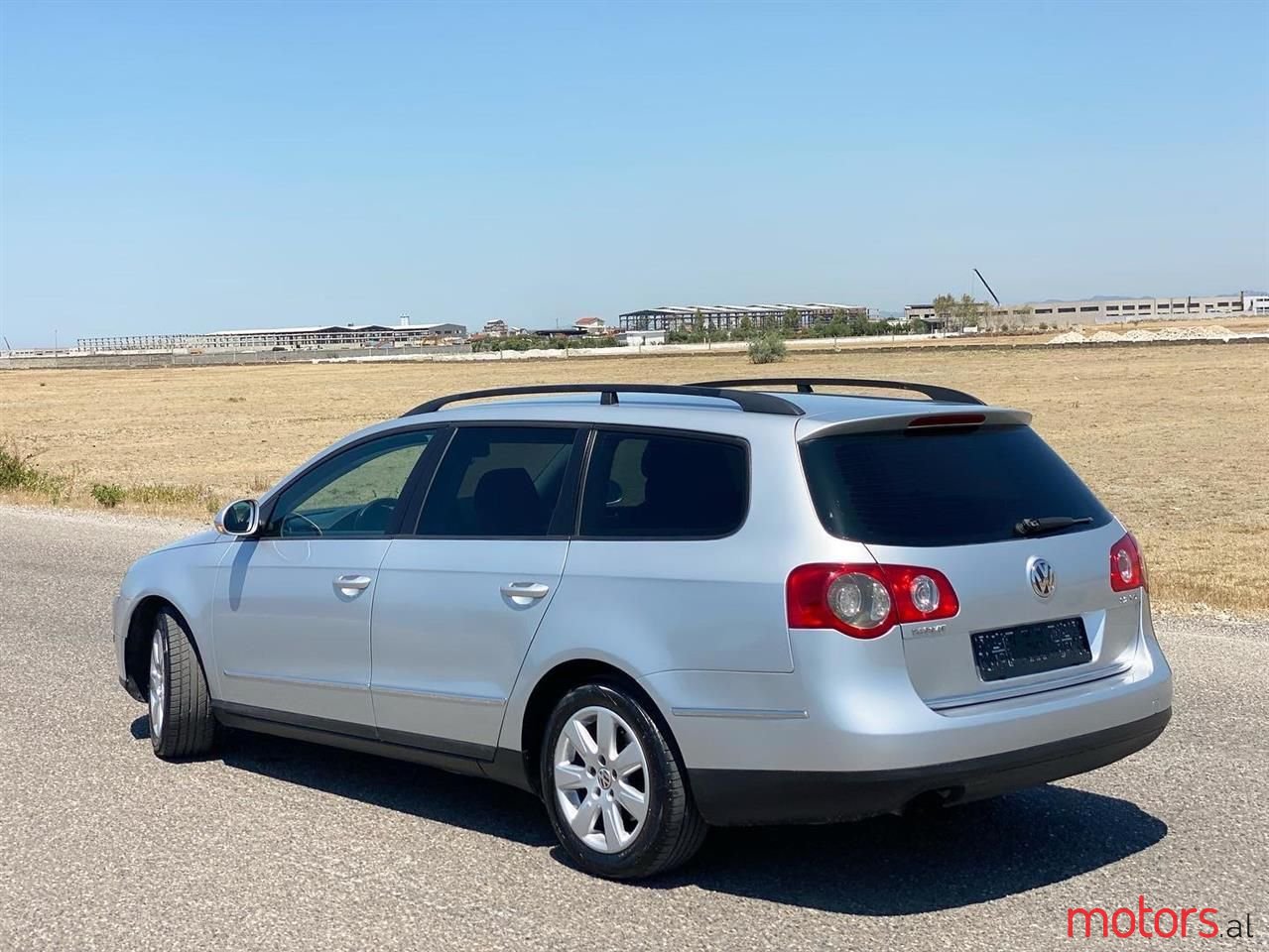 2008' Volkswagen Passat photo #5