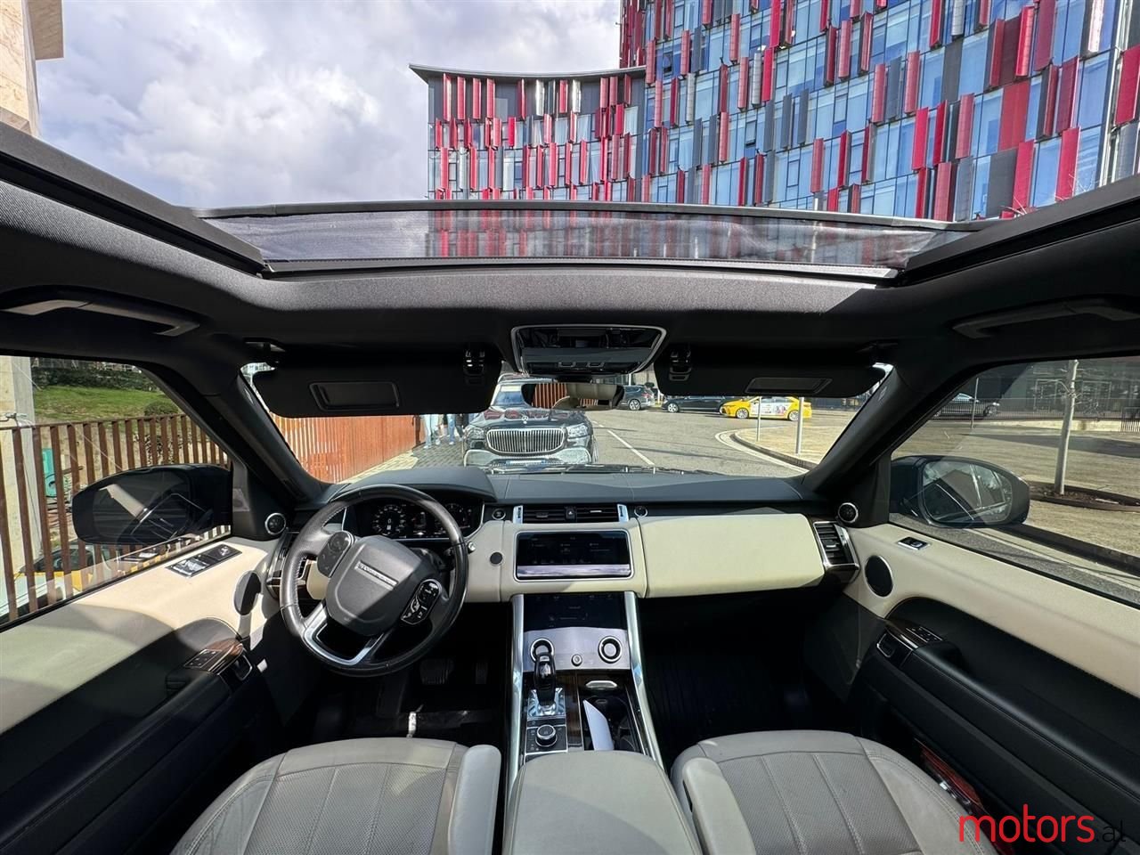 2019' Land Rover Range Rover Sport photo #2