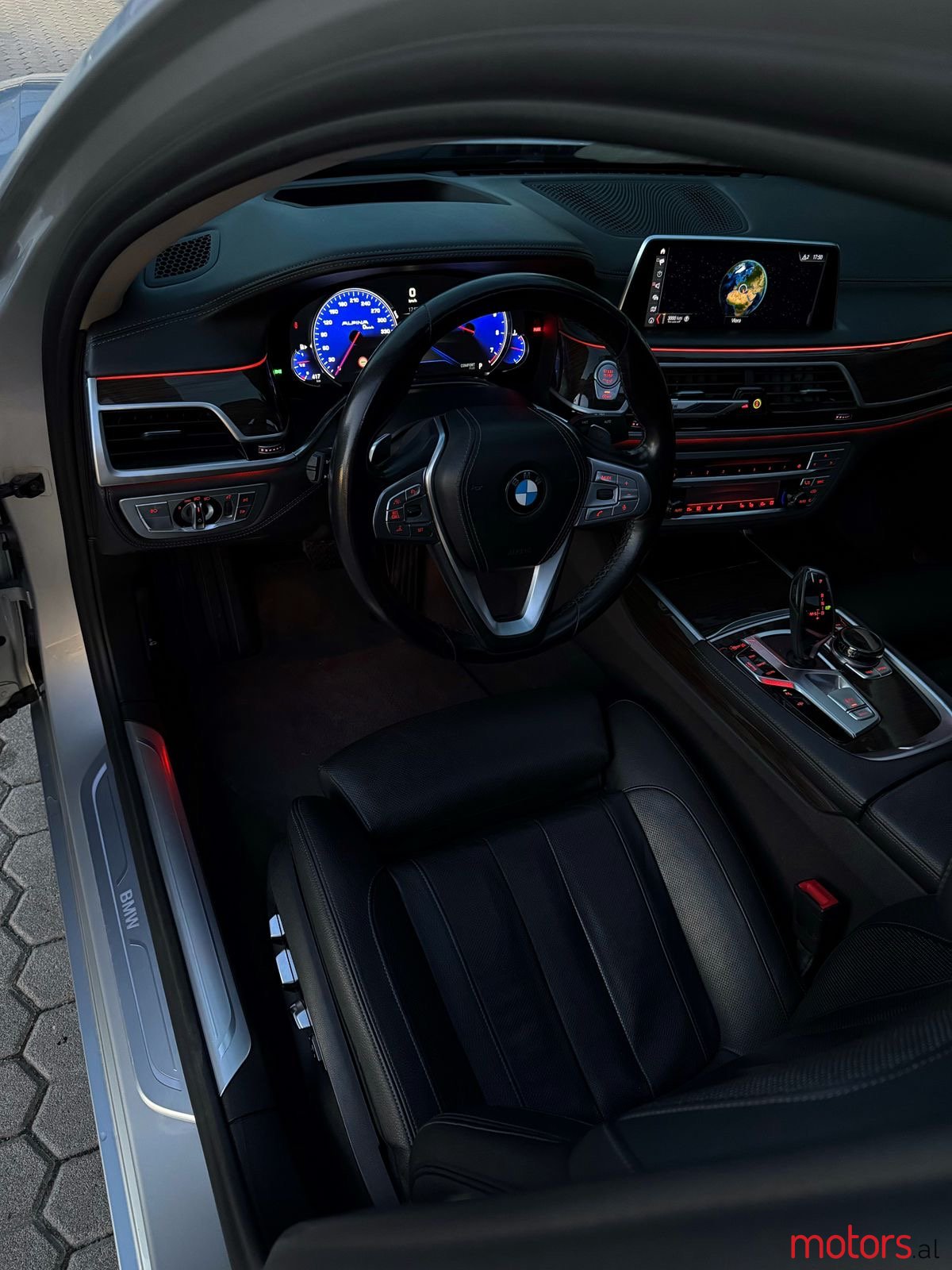 2018' BMW 740 photo #6