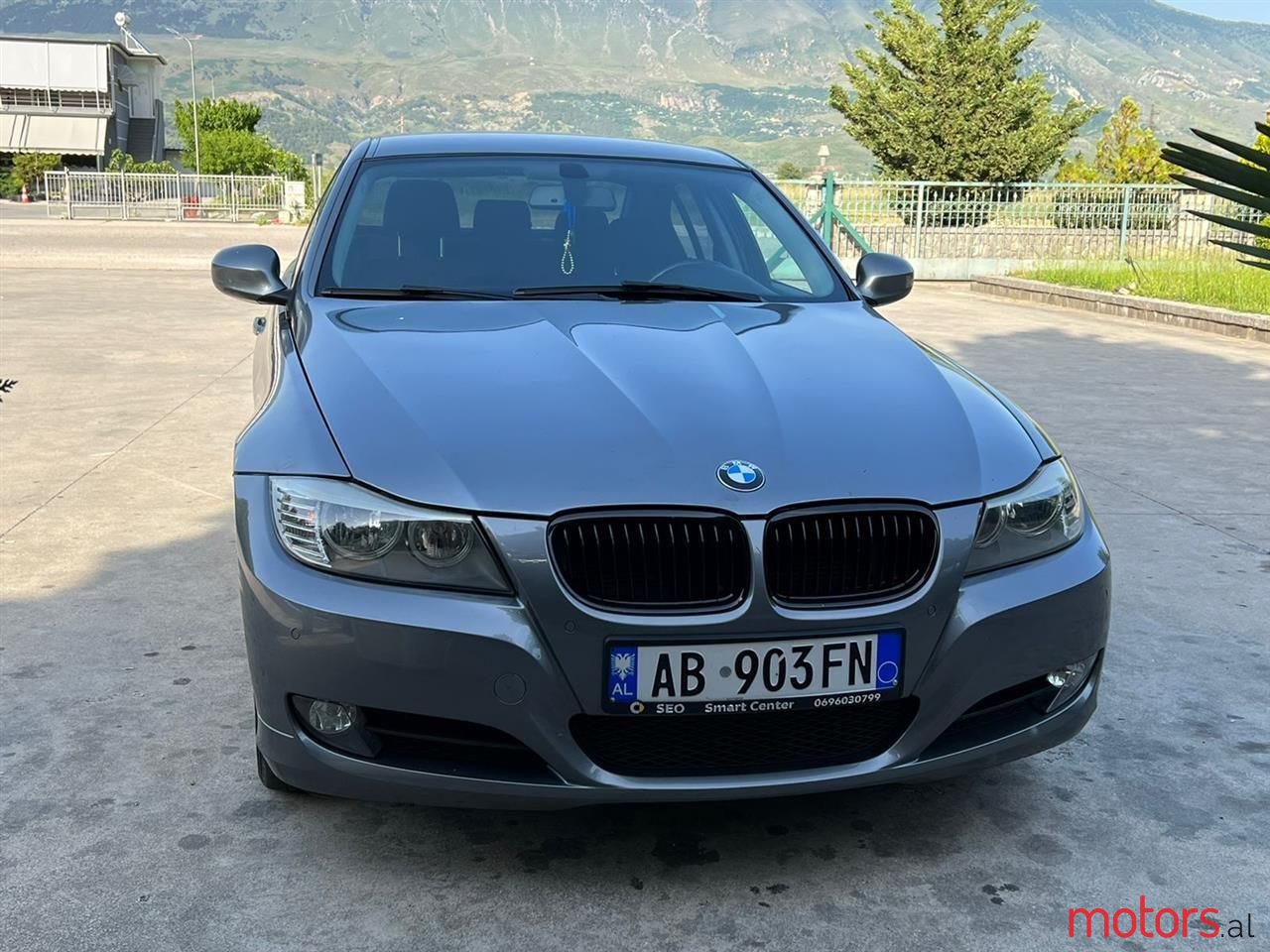 2010' BMW 318 photo #5