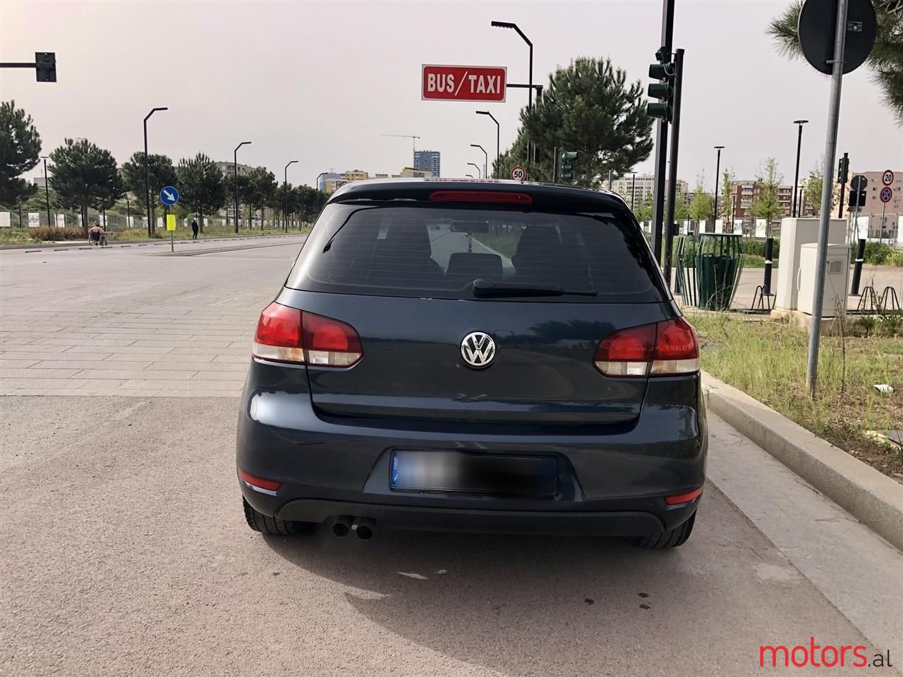 2011' Volkswagen Golf photo #2