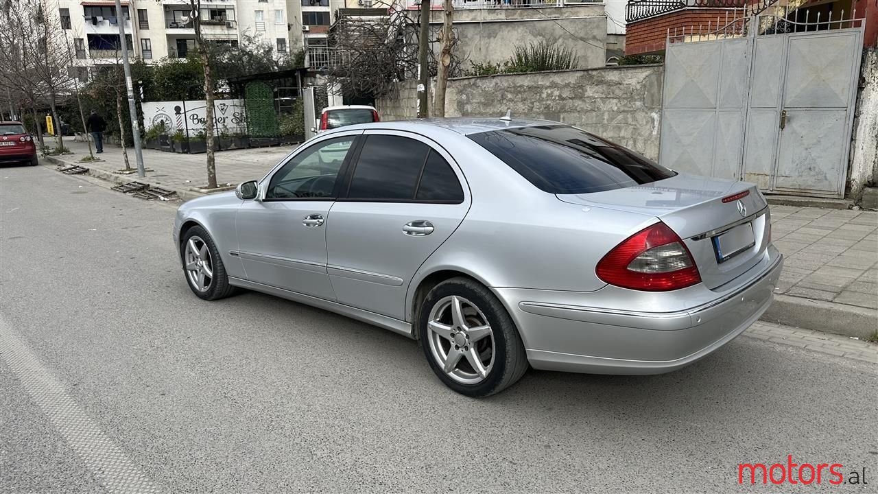 2009' Mercedes-Benz E 220 photo #4