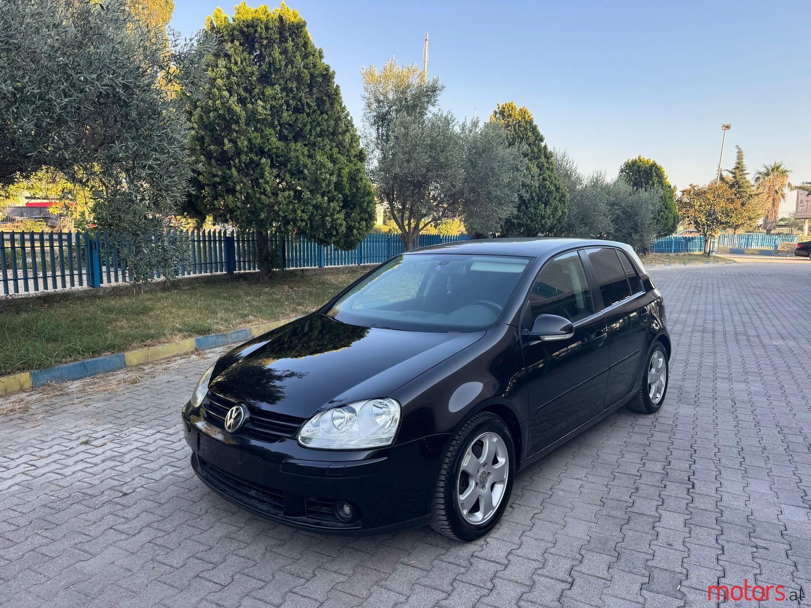 2005' Volkswagen Golf photo #1