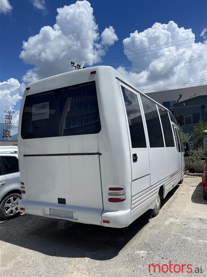 2000' Isuzu photo #1