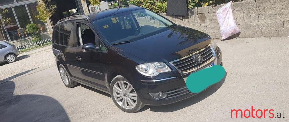 2007' Volkswagen Touran photo #1