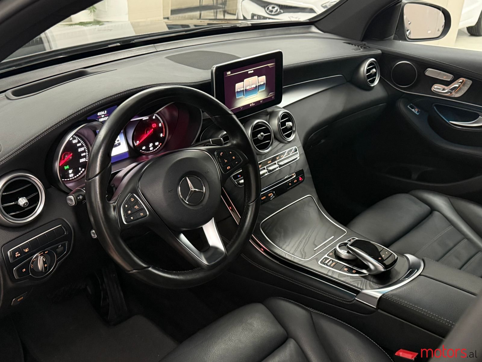 2017' Mercedes-Benz GLC 250 photo #4