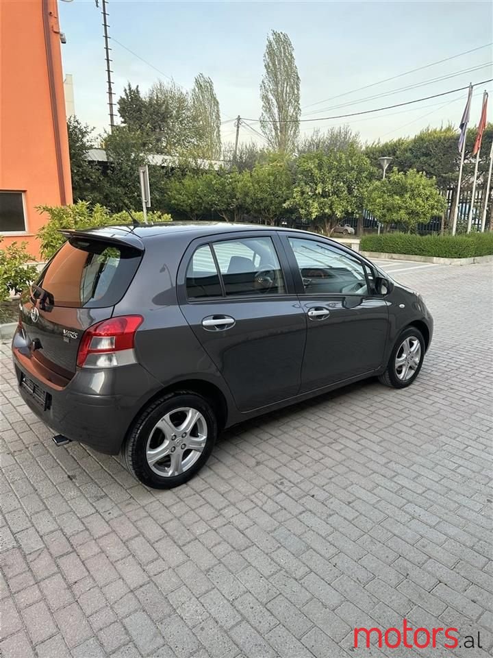 2010' Toyota Yaris photo #4