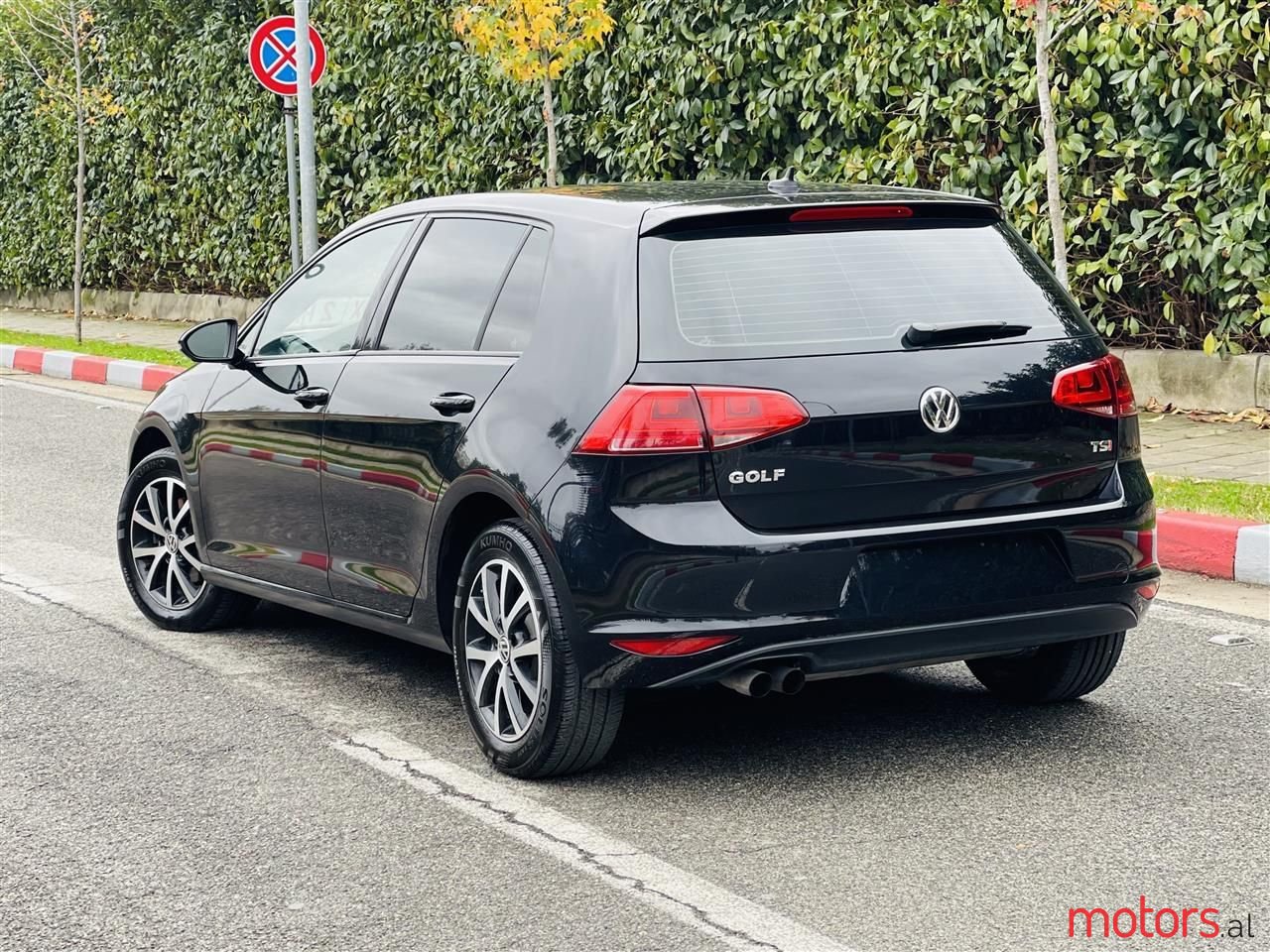 2017' Volkswagen Golf photo #3