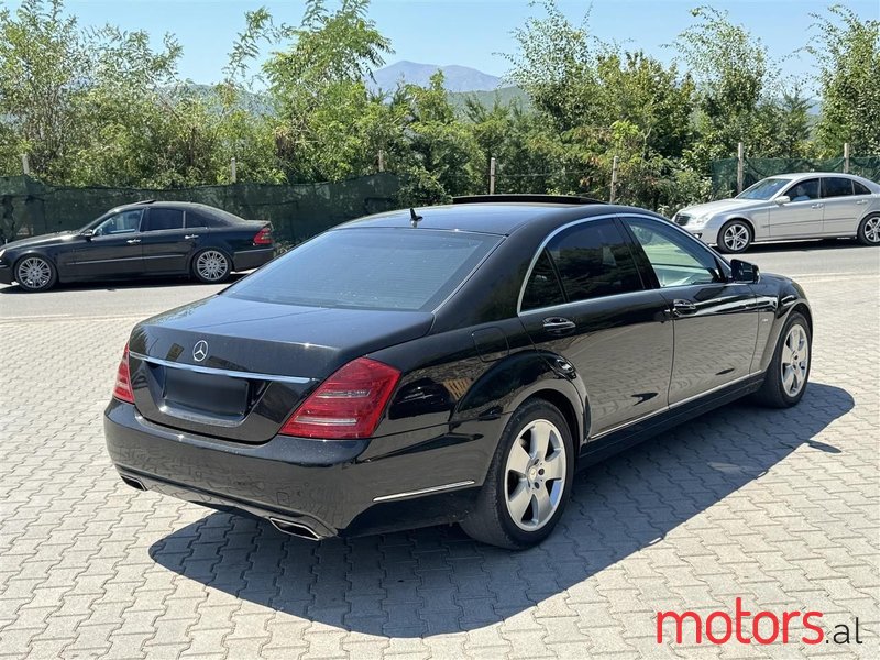 2011' Mercedes-Benz S 350 photo #3