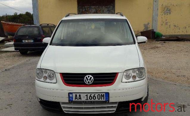 2004' Volkswagen Touran photo #2