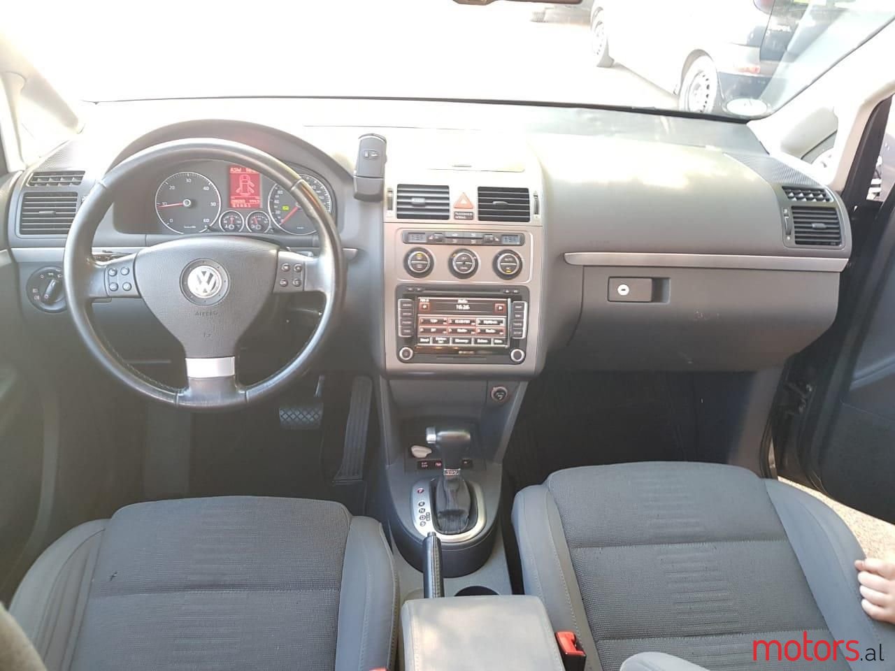 2007' Volkswagen Touran photo #2