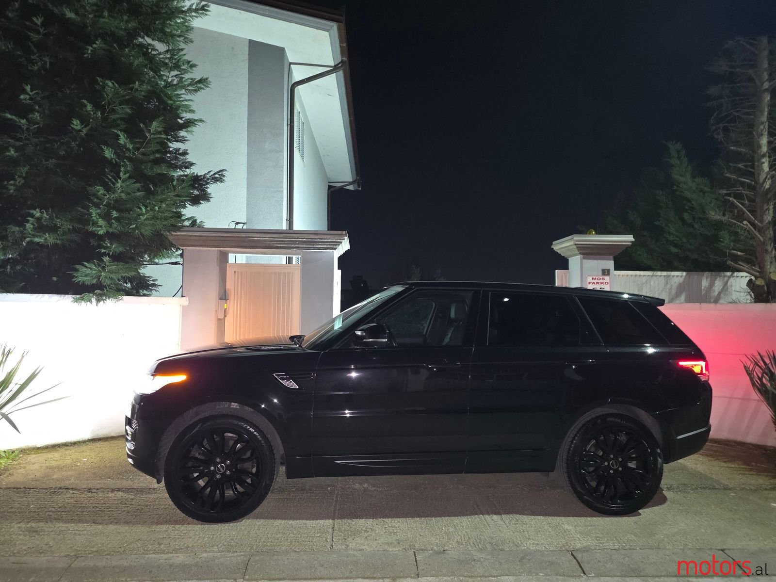 2014' Land Rover Range Rover Sport photo #3