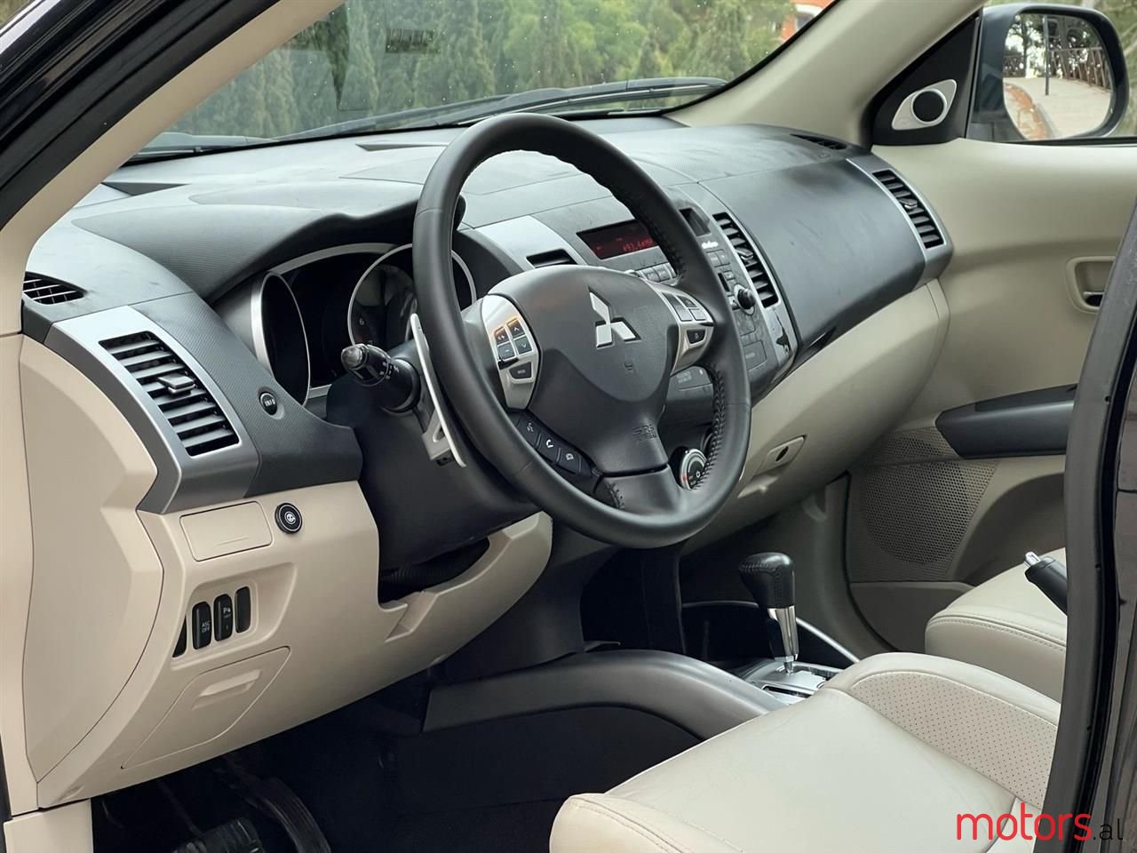 2009' Mitsubishi Outlander photo #4