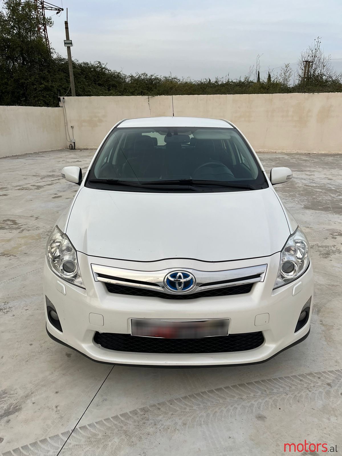 2011' Toyota Auris Hybrit photo #2