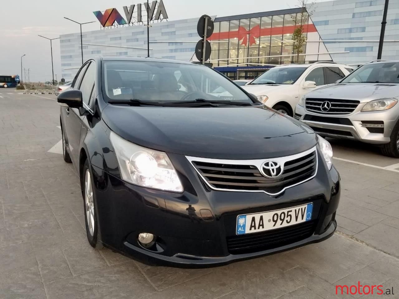 2009' Toyota Avensis photo #1