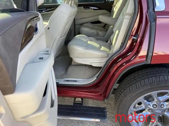 2017' Cadillac Escalade photo #4